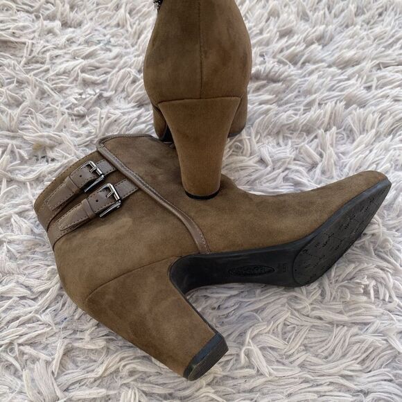 SOFFT Womens Brown Leather Upper Zip Ankle Heel‎ Boots Adj Side Straps Size 9M - Picture 15 of 16